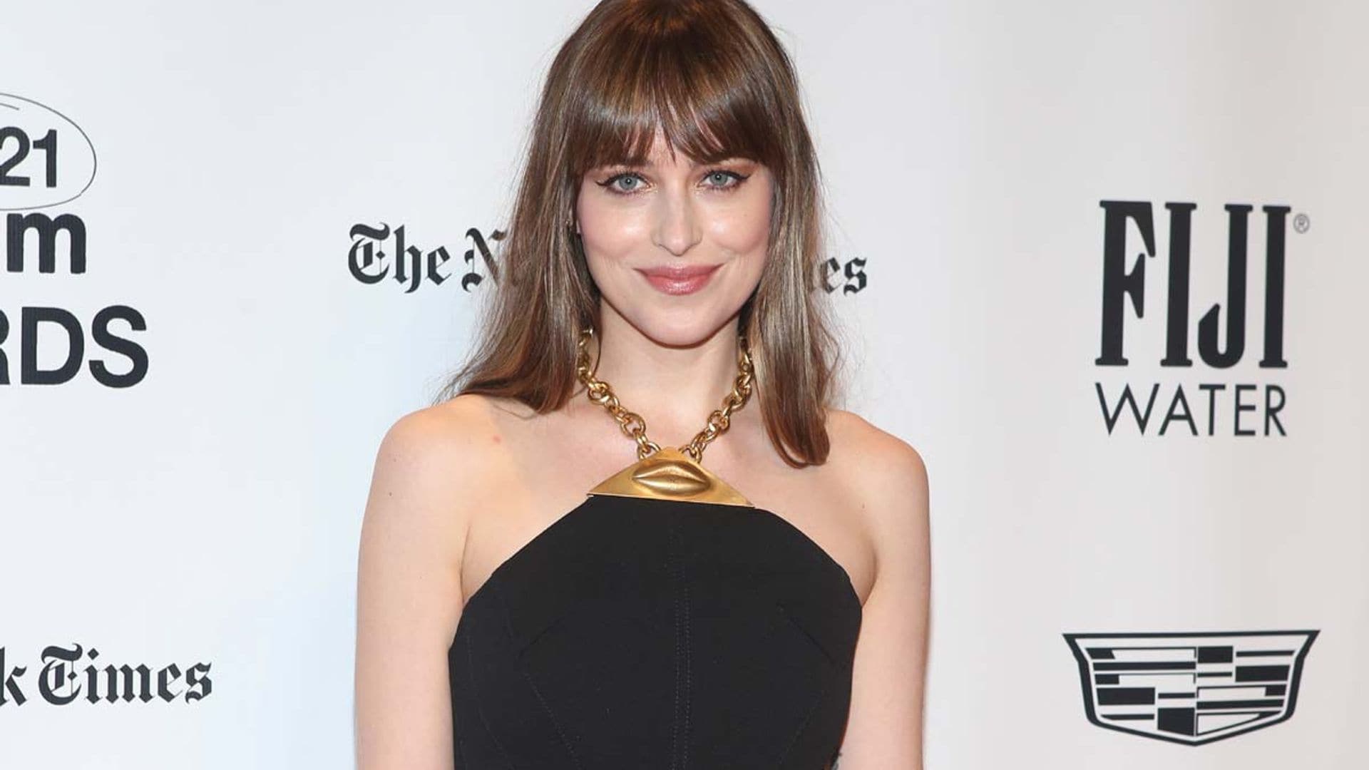 El 'boom' de vestidos negros que no son como los demás conquistan a Dakota Johnson y otras famosas