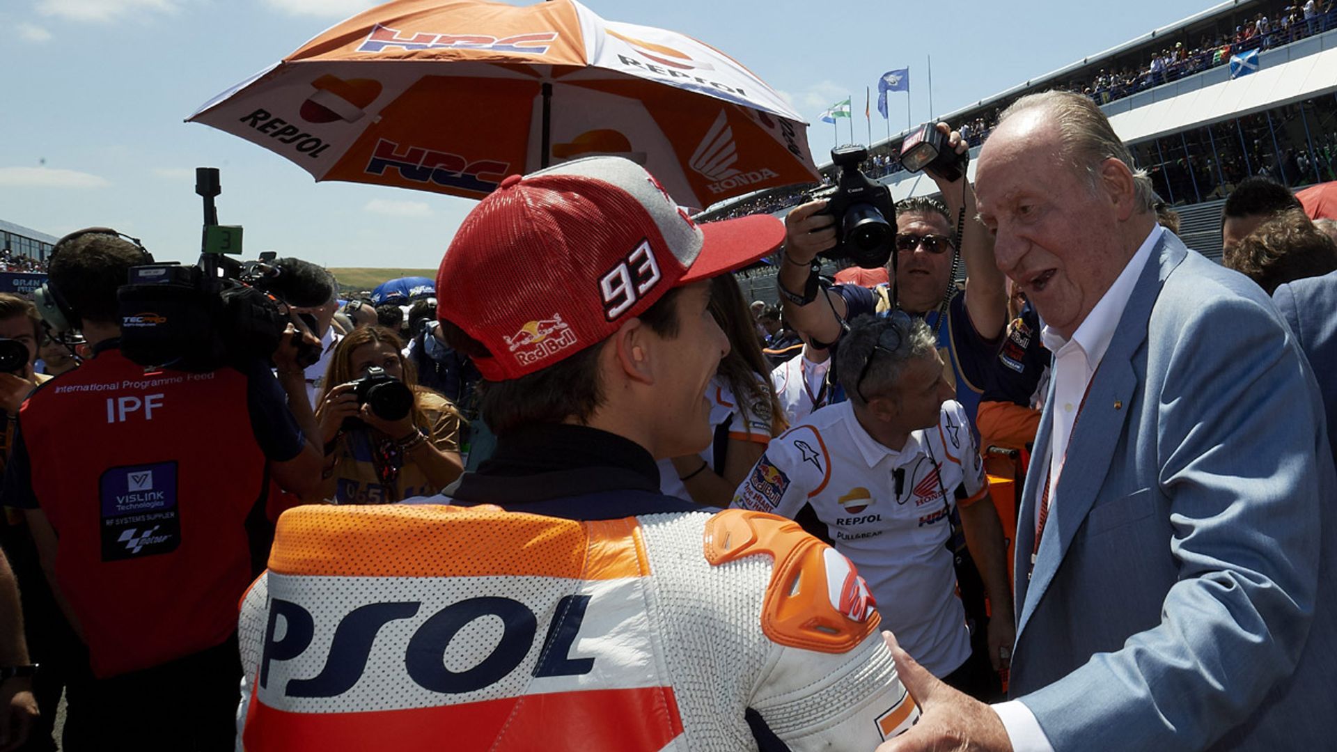 El rey Juan Carlos, la sorpresa del Gran Premio de Motos de Jerez