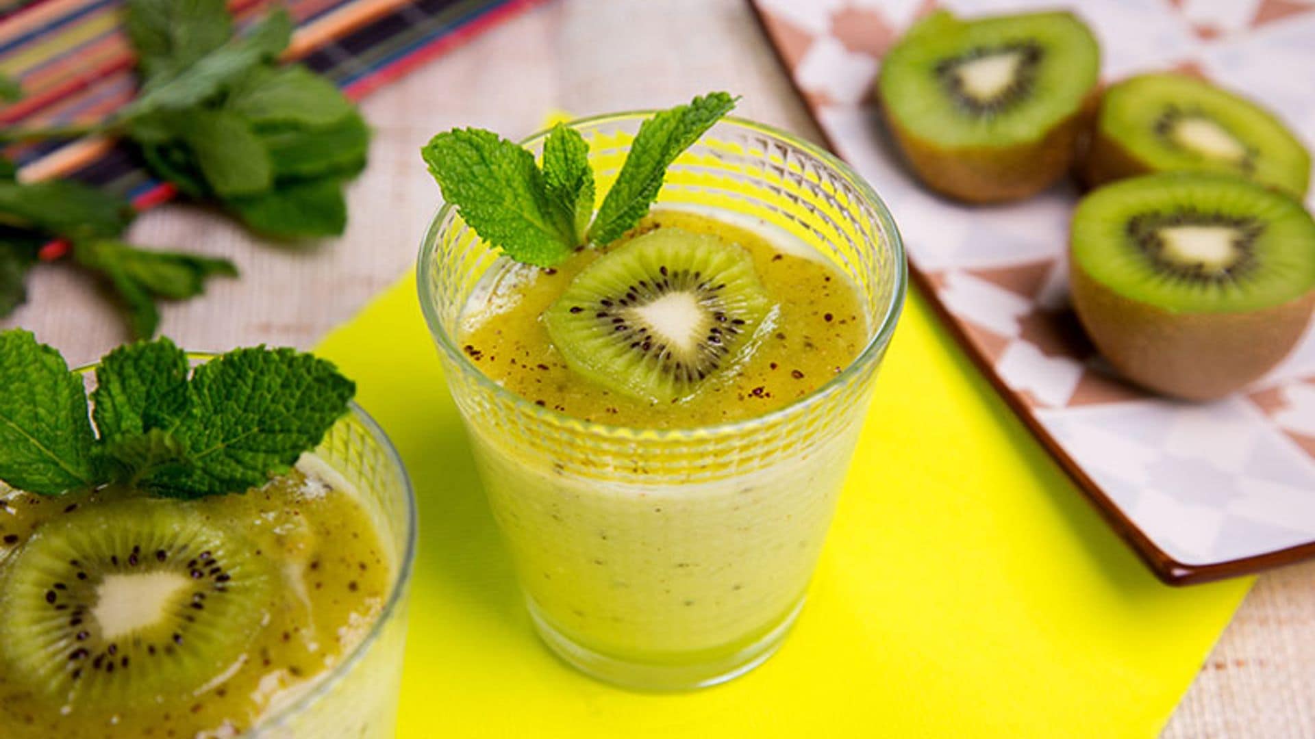 'Mousse' de kiwi con su 'coulis'