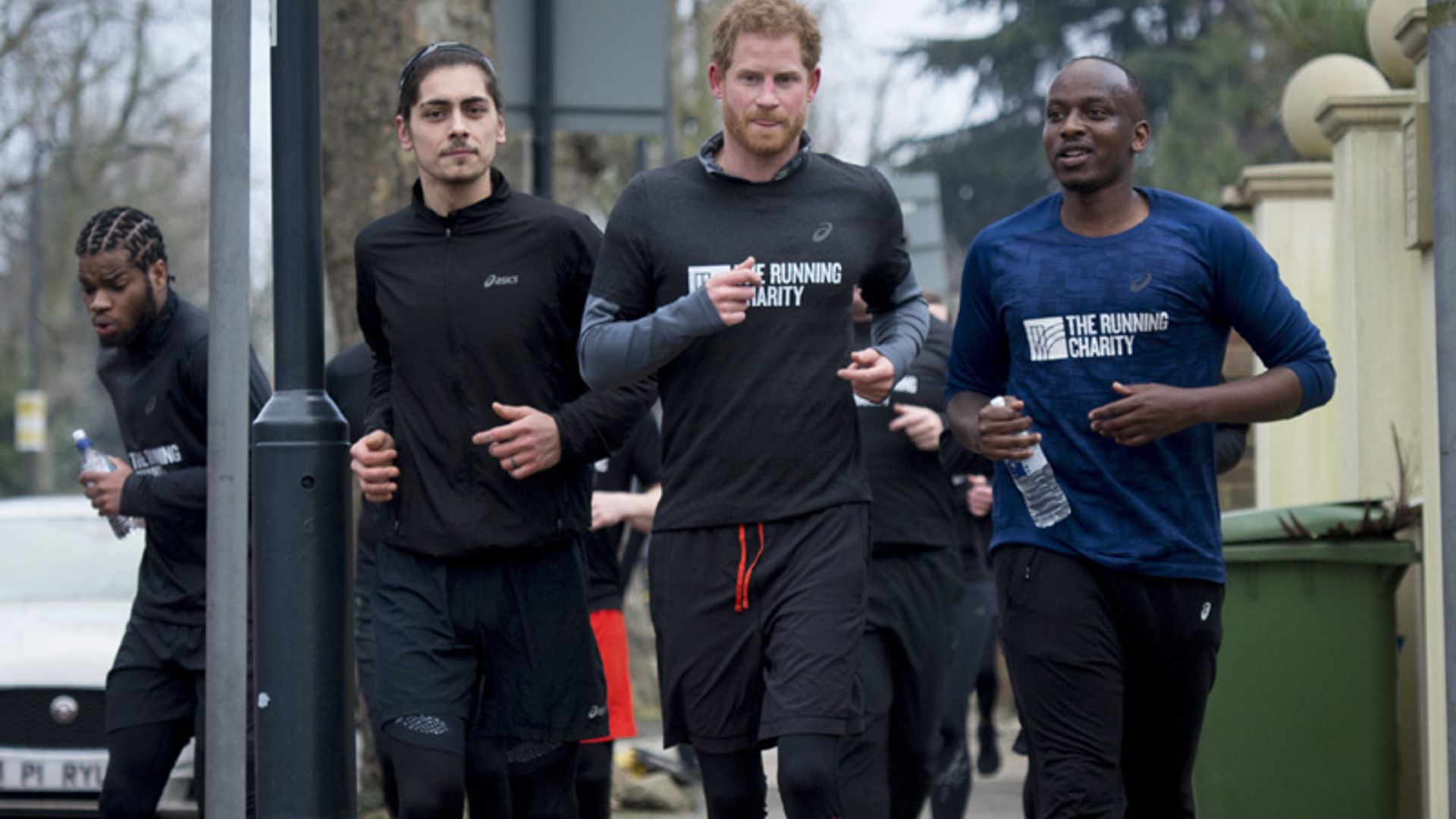 Ir por la calle y encontrarse al príncipe Harry haciendo 'running'