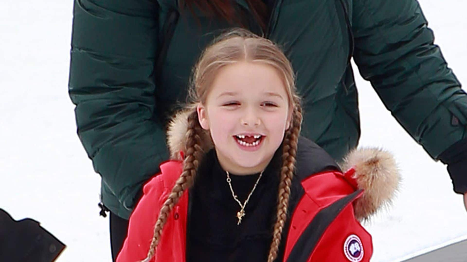 Harper Beckham demuestra sus dotes con el patinaje