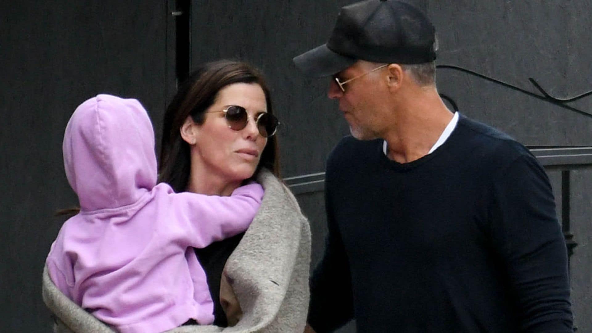 Sandra Bullock anuncia que se retira del cine temporalmente para cuidar a sus dos hijos