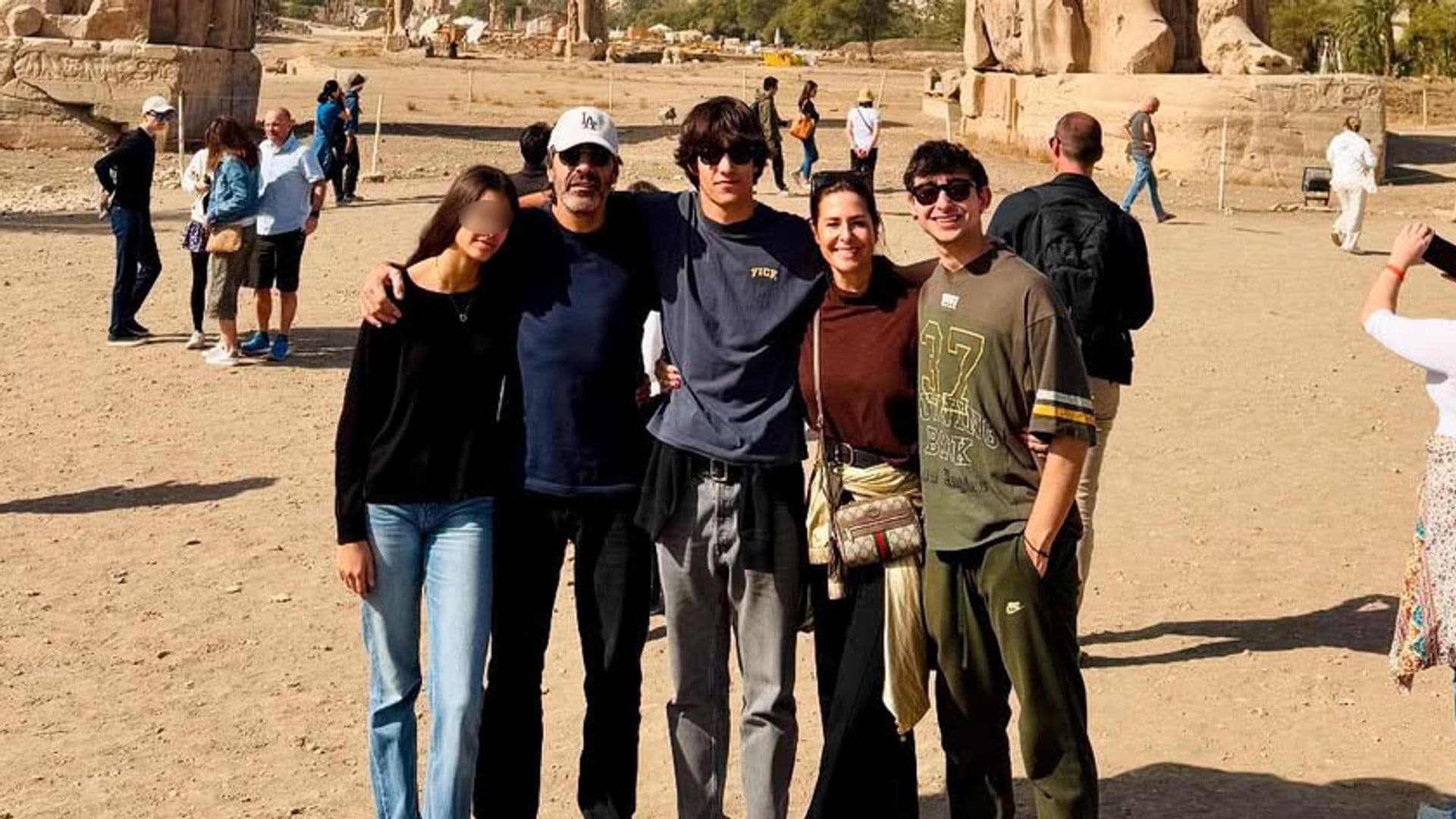 El espectacular viaje a Egipto de Nuria Roca y Juan del Val con sus tres hijos: Juan, Pau y Olivia