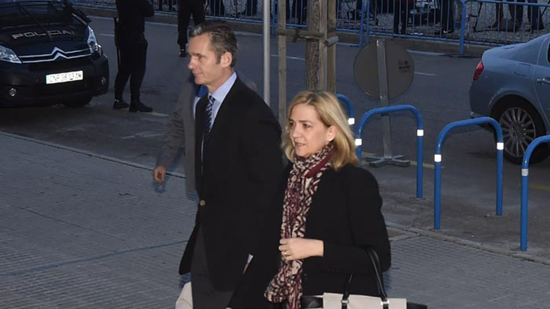 La infanta Cristina e Iñaki Urdangarin se sientan en el banquillo en el primer día de juicio del caso Nóos