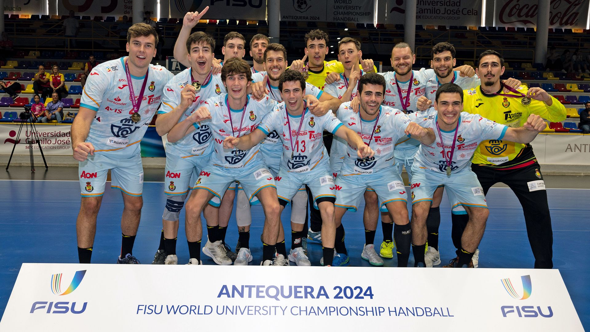 Pablo Urdangarin con sus compañeros de balonmano