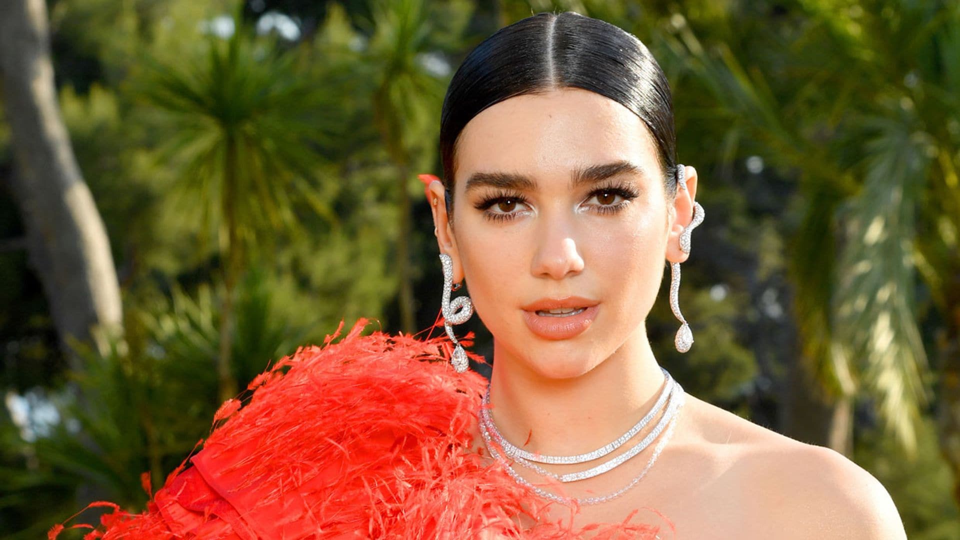 Dua Lipa debuta como musa de una nueva fragancia