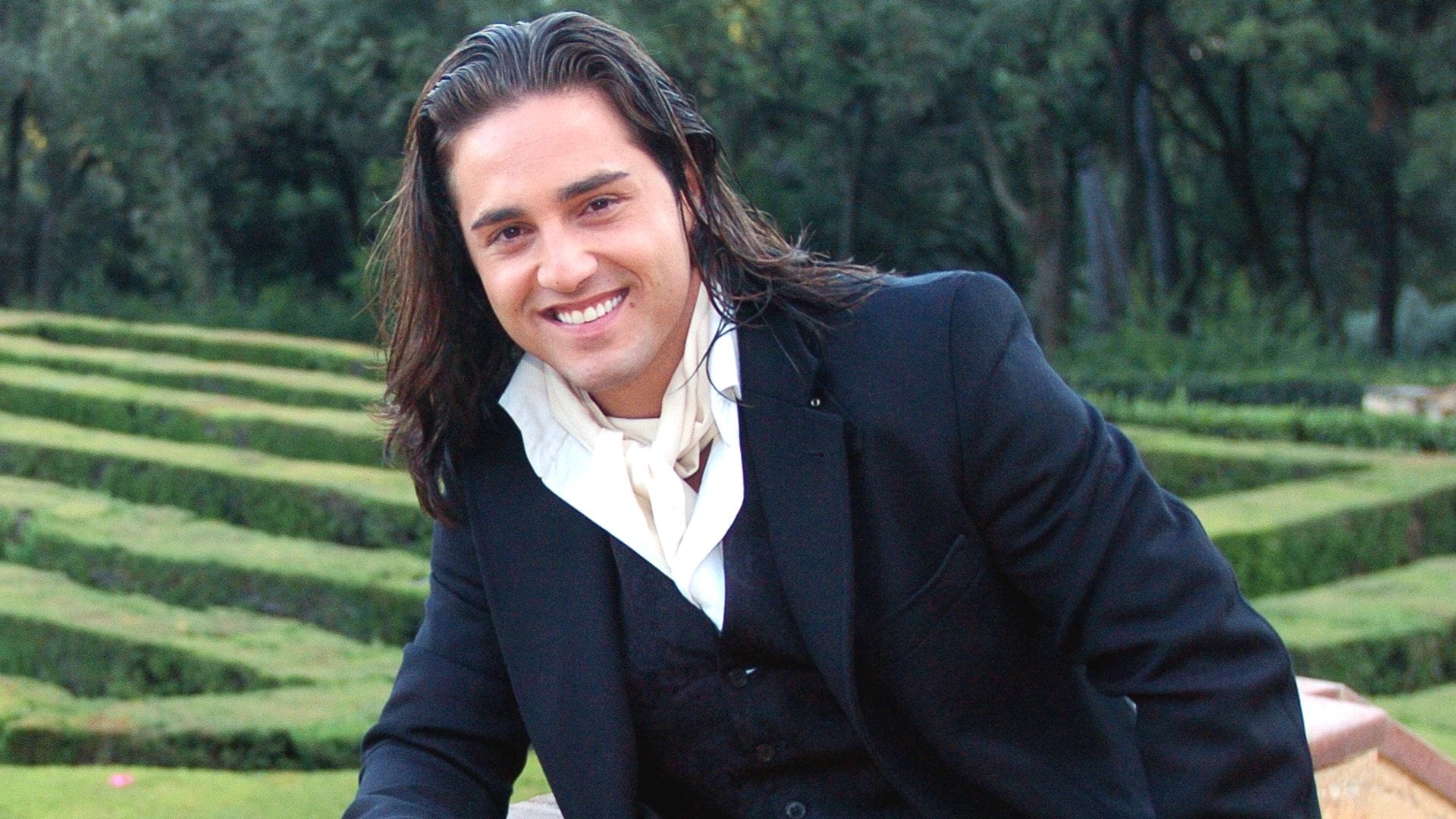 David Bustamante muestra su 'look de adolescente' y esto es lo que opinan sus fans