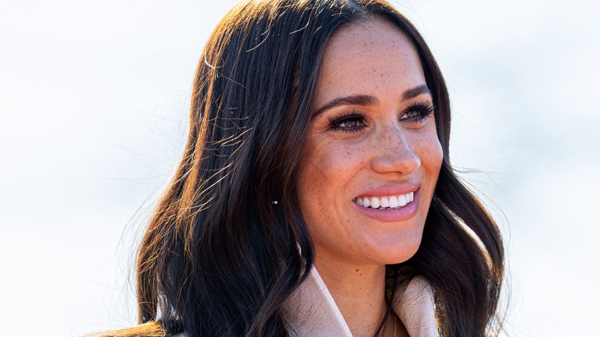 Meghan Markle recupera su pelo rizado, el peinado natural con el que nunca la habíamos visto