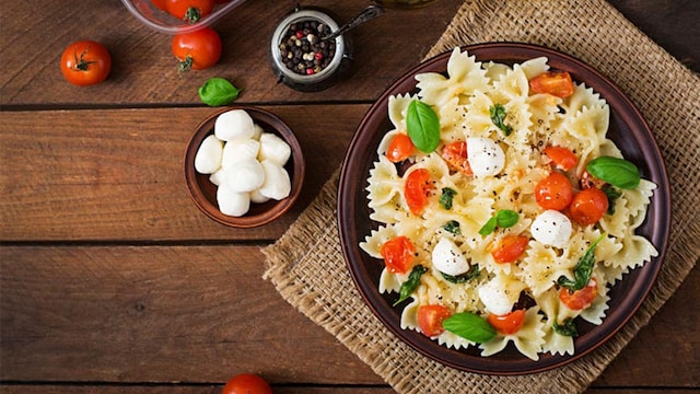 ensalada pasta caprese albahaca dos texturas