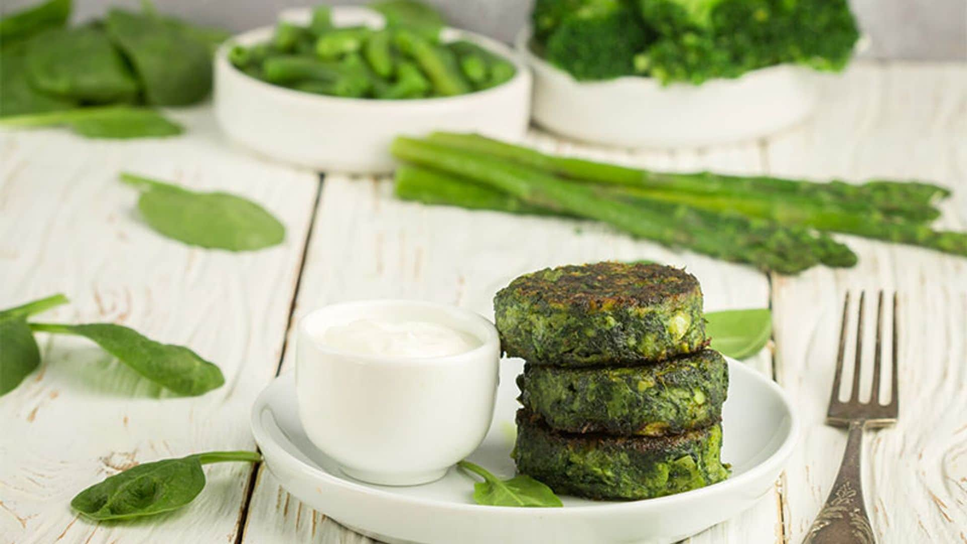 Tortitas de brócoli, judías verdes y espárragos verdes