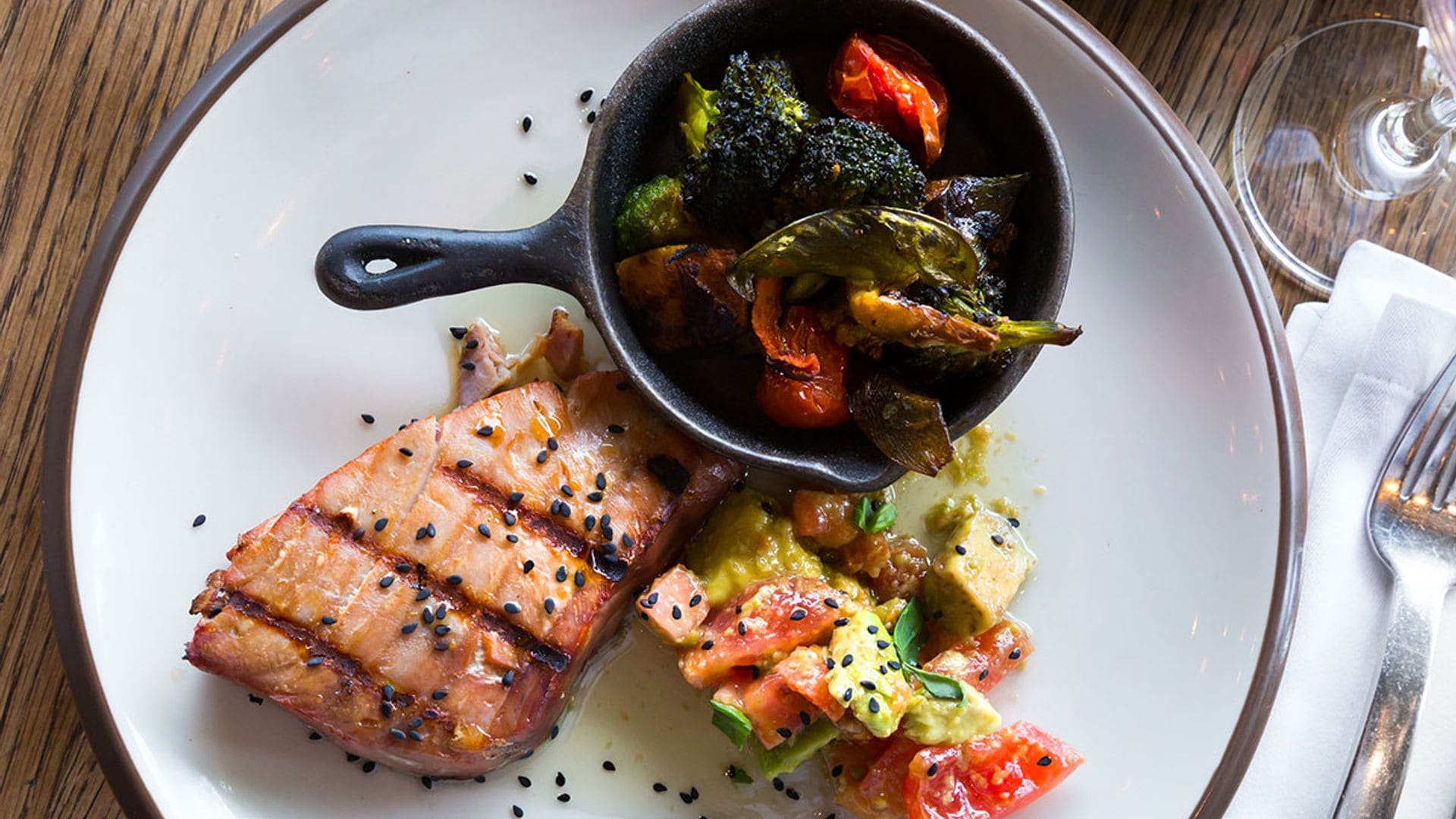 Recetas ligeras de pescado para darle otro aire a tus cenas de verano