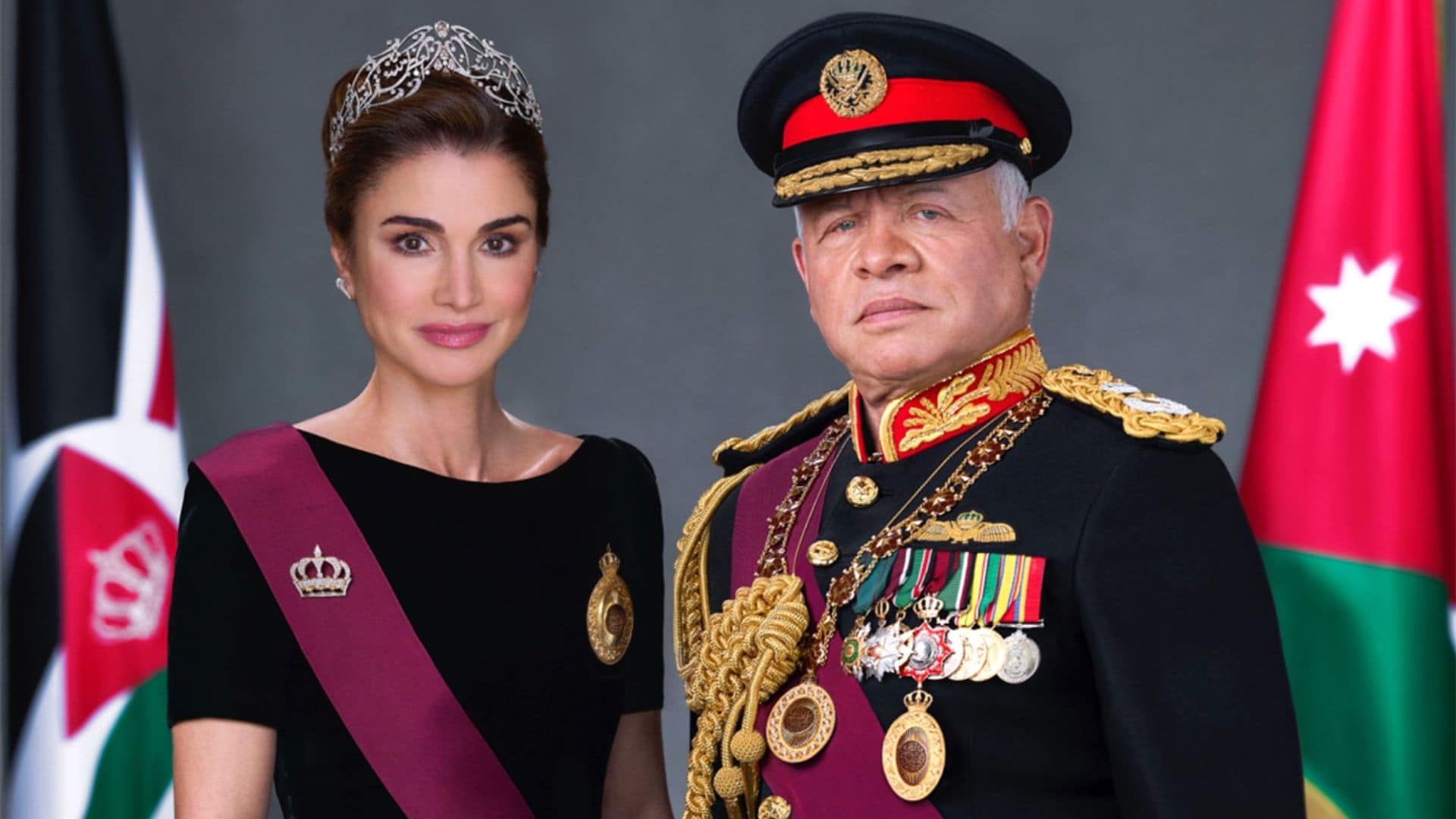 El retrato oficial de Abdalá y Rania de Jordania por su Jubileo de Plata, con el emocionante mensaje de la Reina a su marido