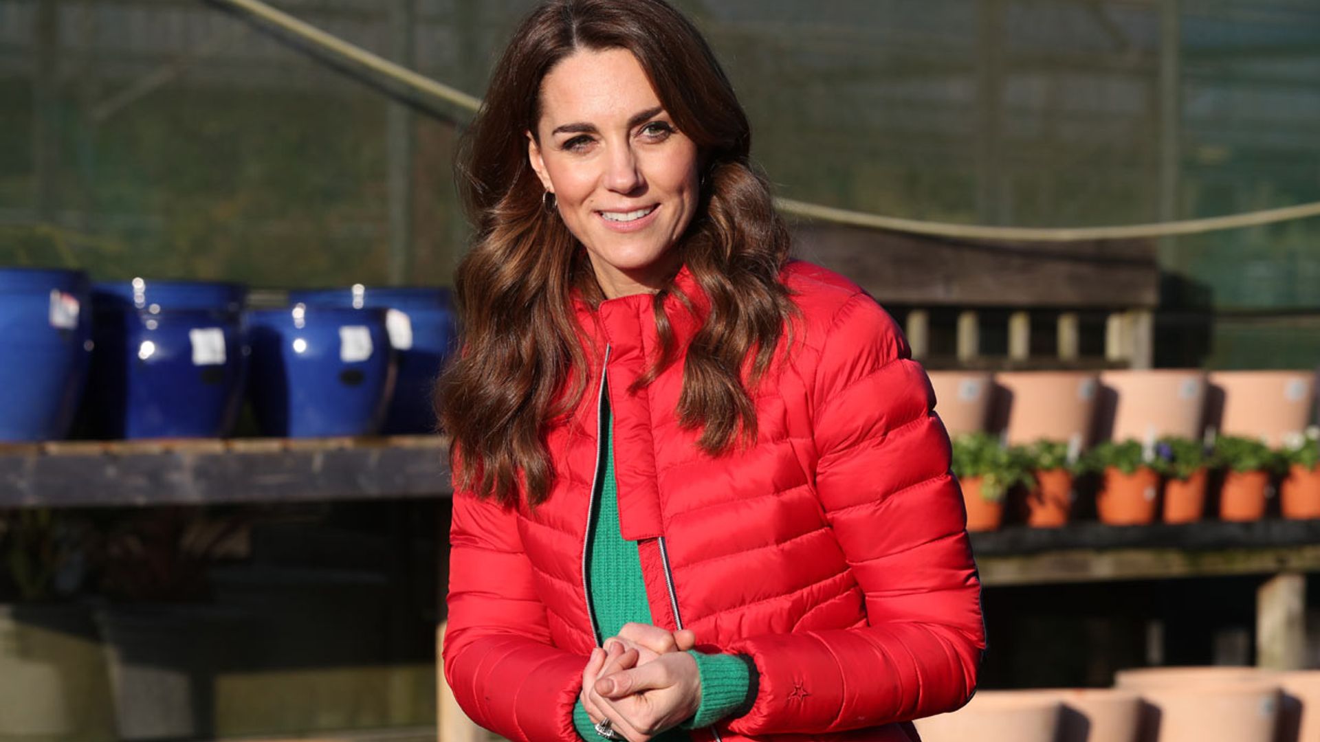 Kate Middleton recupera el abrigo 'puffer' con el que la realeza triunfa desde hace 30 años