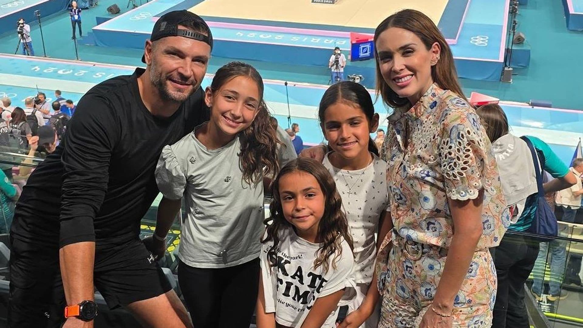 Jacky Bracamontes y Martín Fuentes disfrutan de las olimpiadas desde París junto a sus hijas