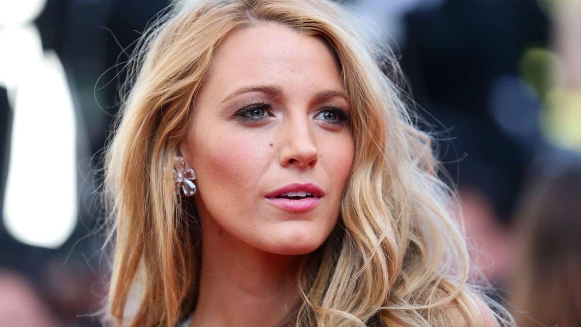 ¿Customizar unos tacones joya de 935 euros con esmalte de uñas? ¡Blake Lively lo ha hecho!