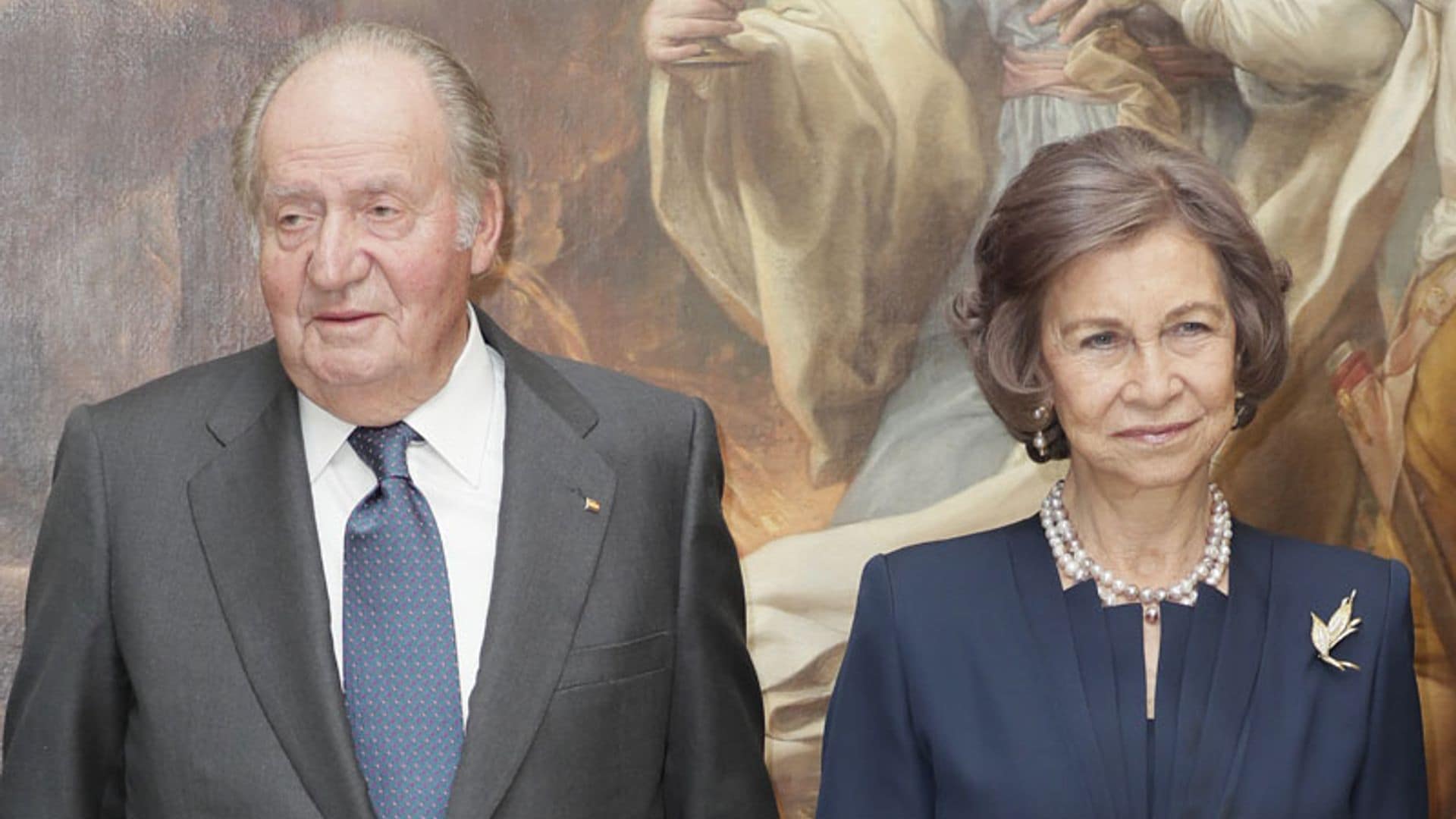 Los reyes Juan Carlos y Sofía entregan juntos la medalla de la Real Academia de Bellas Artes de San Fernando