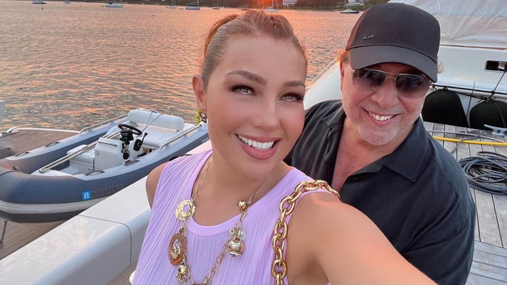 De lo más enamorada, Thalía celebra 23 años del inicio de su historia de amor con Tommy Mottola