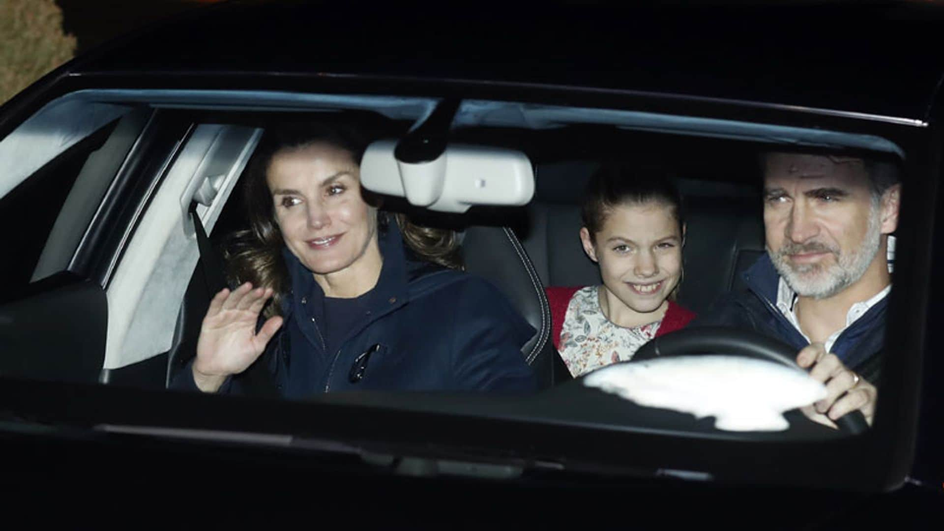 Don Felipe y doña Letizia, junto a sus hijas, acuden a la casa de Jesús Ortiz para pasar la tarde de Reyes