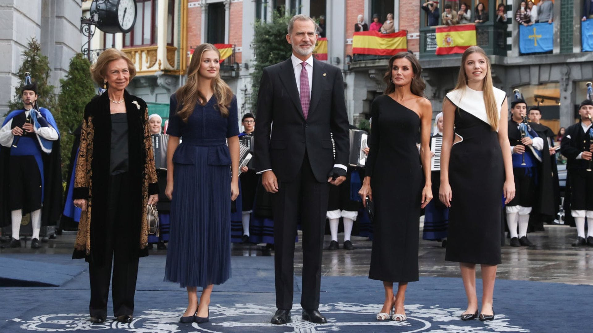 Leonor, acompañada por los Reyes y la Infanta, preside los últimos Premios Princesa de Asturias antes de su mayoría de edad