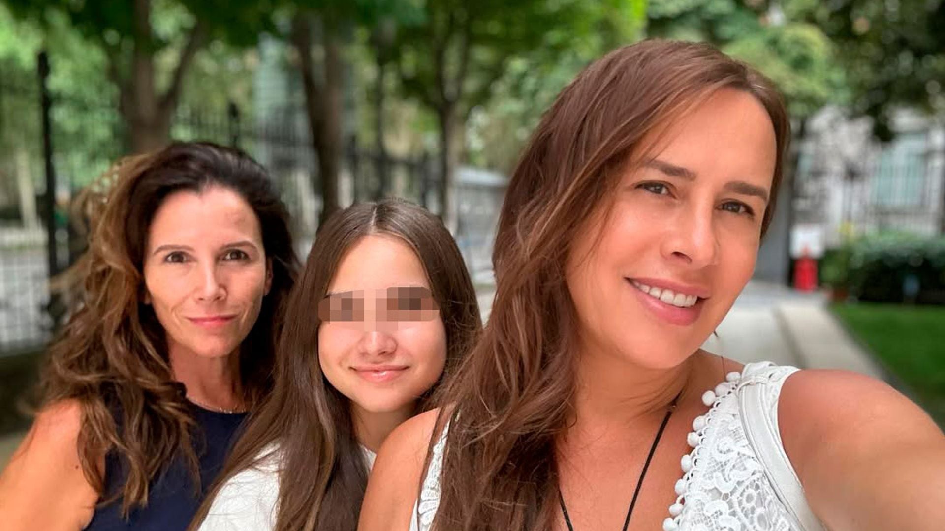 La vida personal de Karla Sofía Gascón: casada y con una niña de 13 años