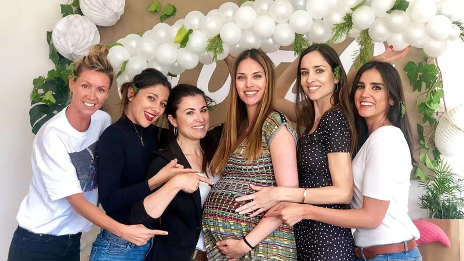 Helen Lindes celebra con una 'baby shower' sorpresa la inminente llegada de su bebé