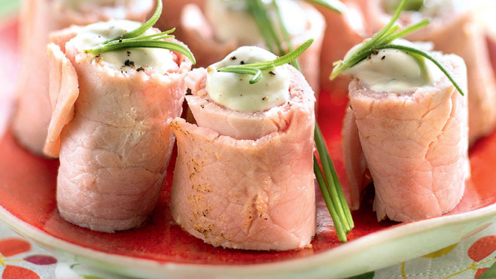 Rollitos de jamón y queso al romero