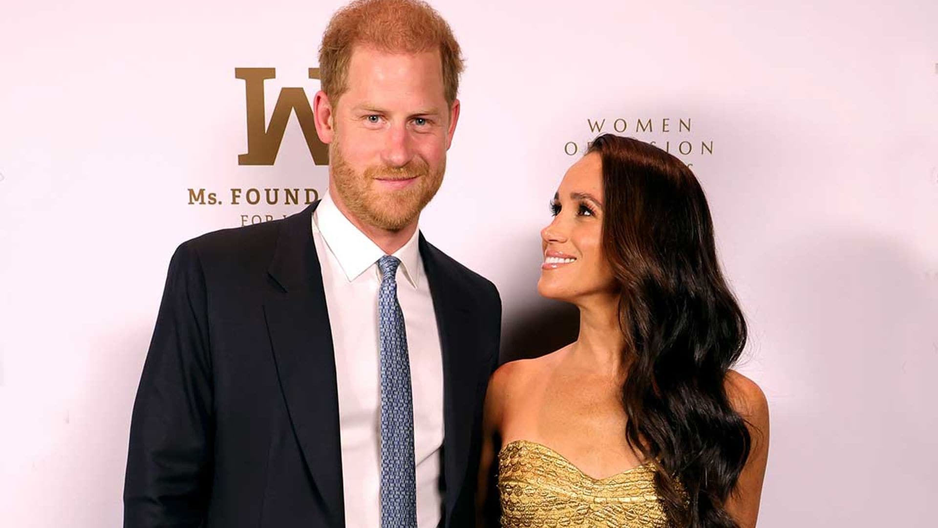 De la mano de Harry y de su mamá, Meghan Markle brilla en su noche más especial en Nueva York