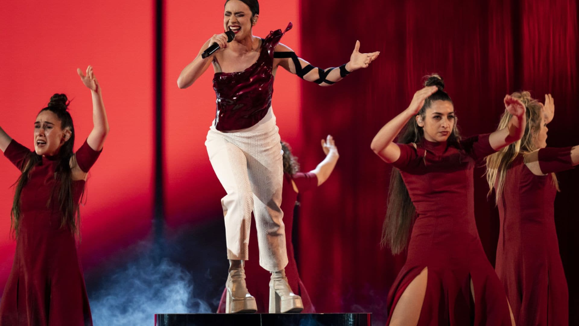 El adelanto de la actuación de Blanca Paloma y su homenaje a los fans marcan la antesala de la final de Eurovisión