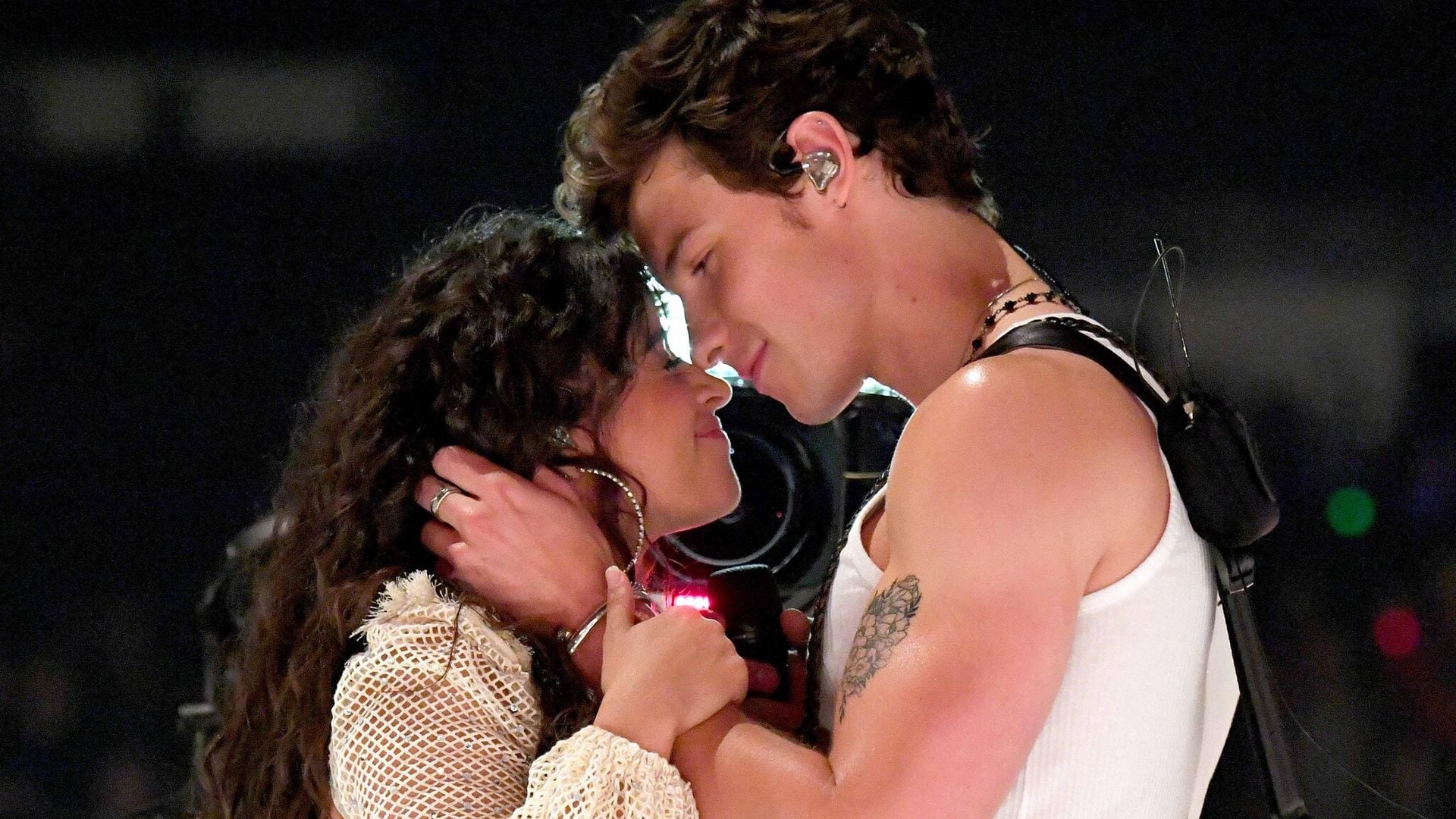 Tras su romántico momento en Coachella, Camila Cabello confirma que regresó con Shawn Mendes