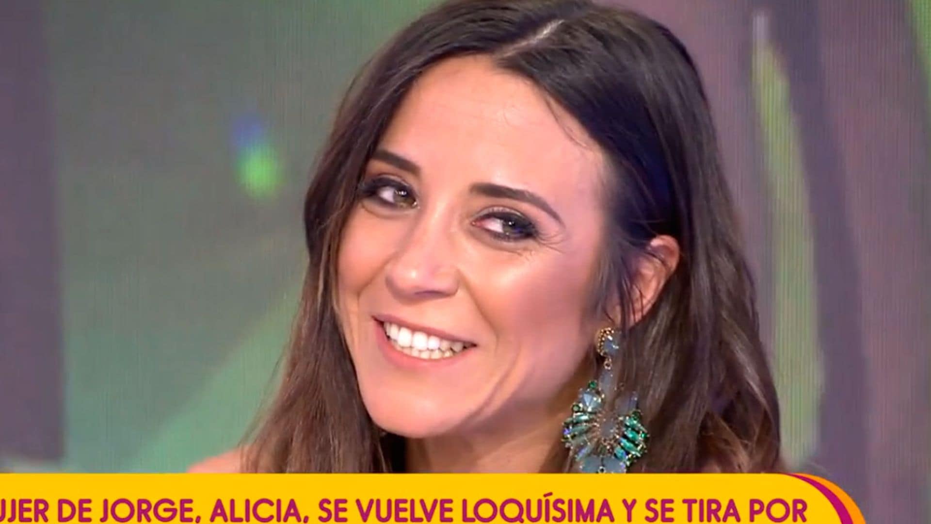 Entre gritos y por el suelo, así ha celebrado Alicia Peña la victoria de su marido, Jorge Pérez