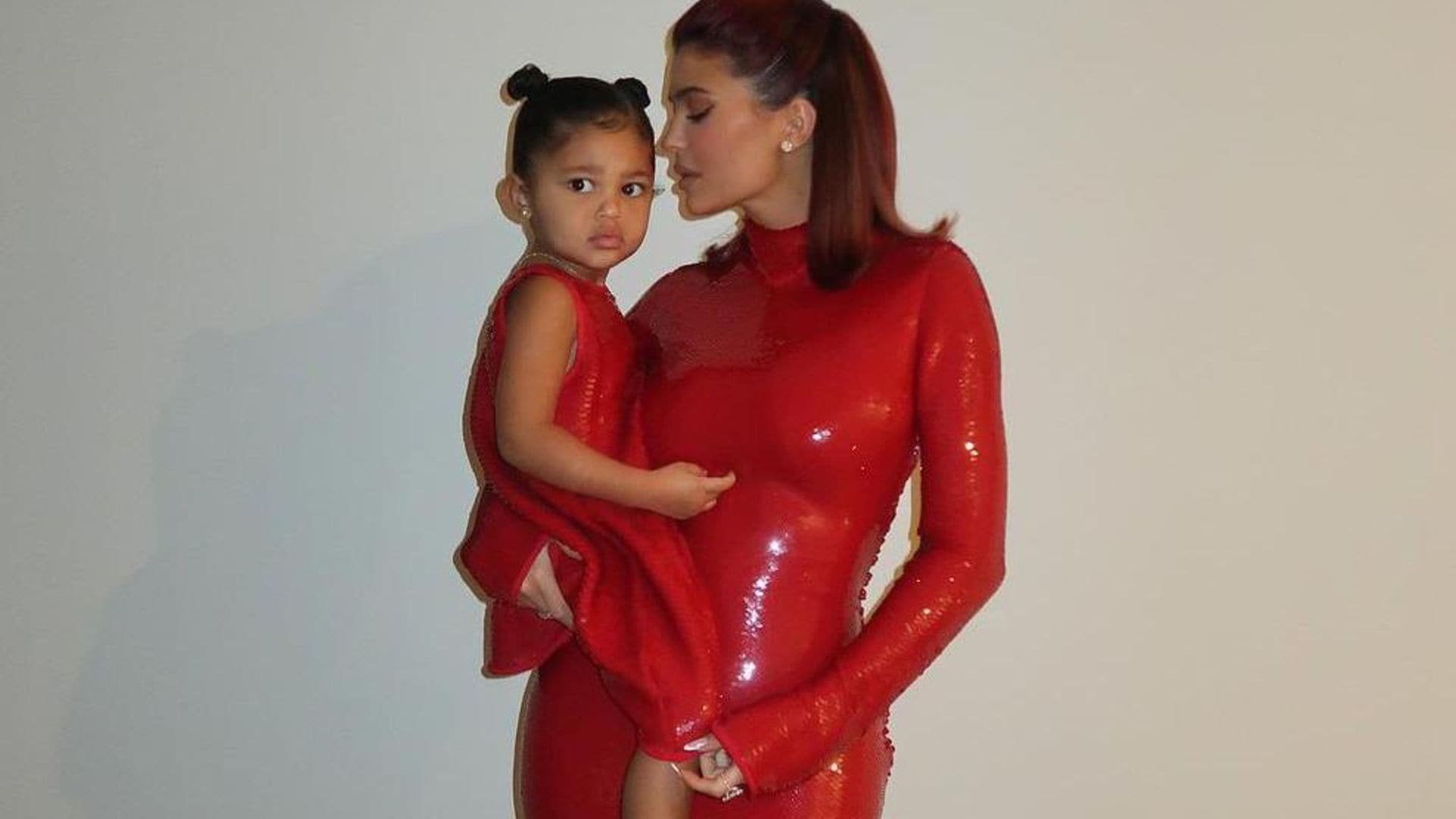 Estos son nuestros ‘looks’ favoritos de Stormi, la hija de Kylie Jenner