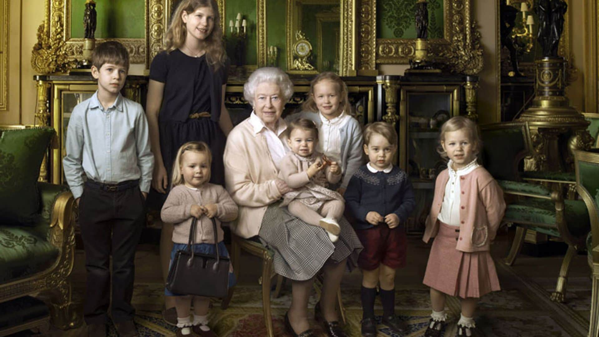 ¡Sorpresa! Isabel II celebra su 90 cumpleaños posando con los más pequeños de la familia