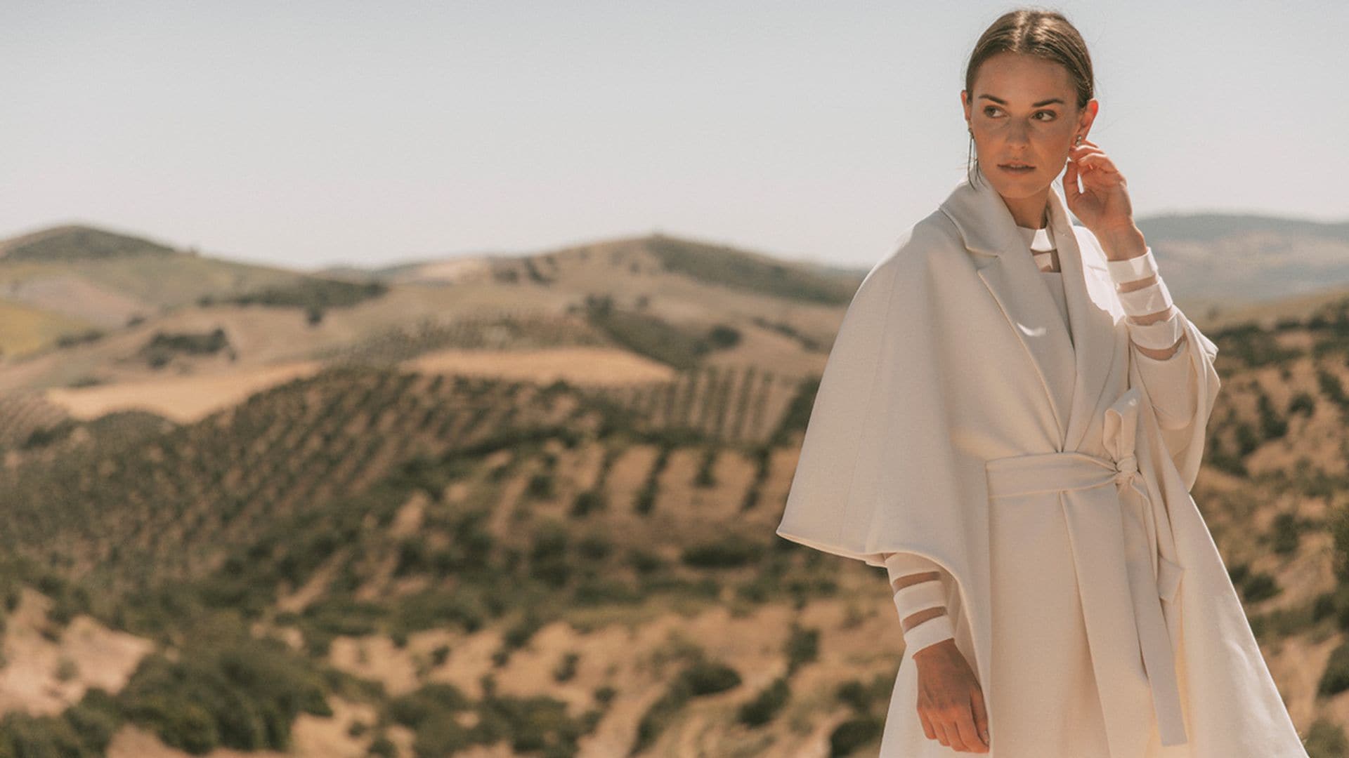 El día que los abrigos tipo batín conquistaron a las novias de invierno