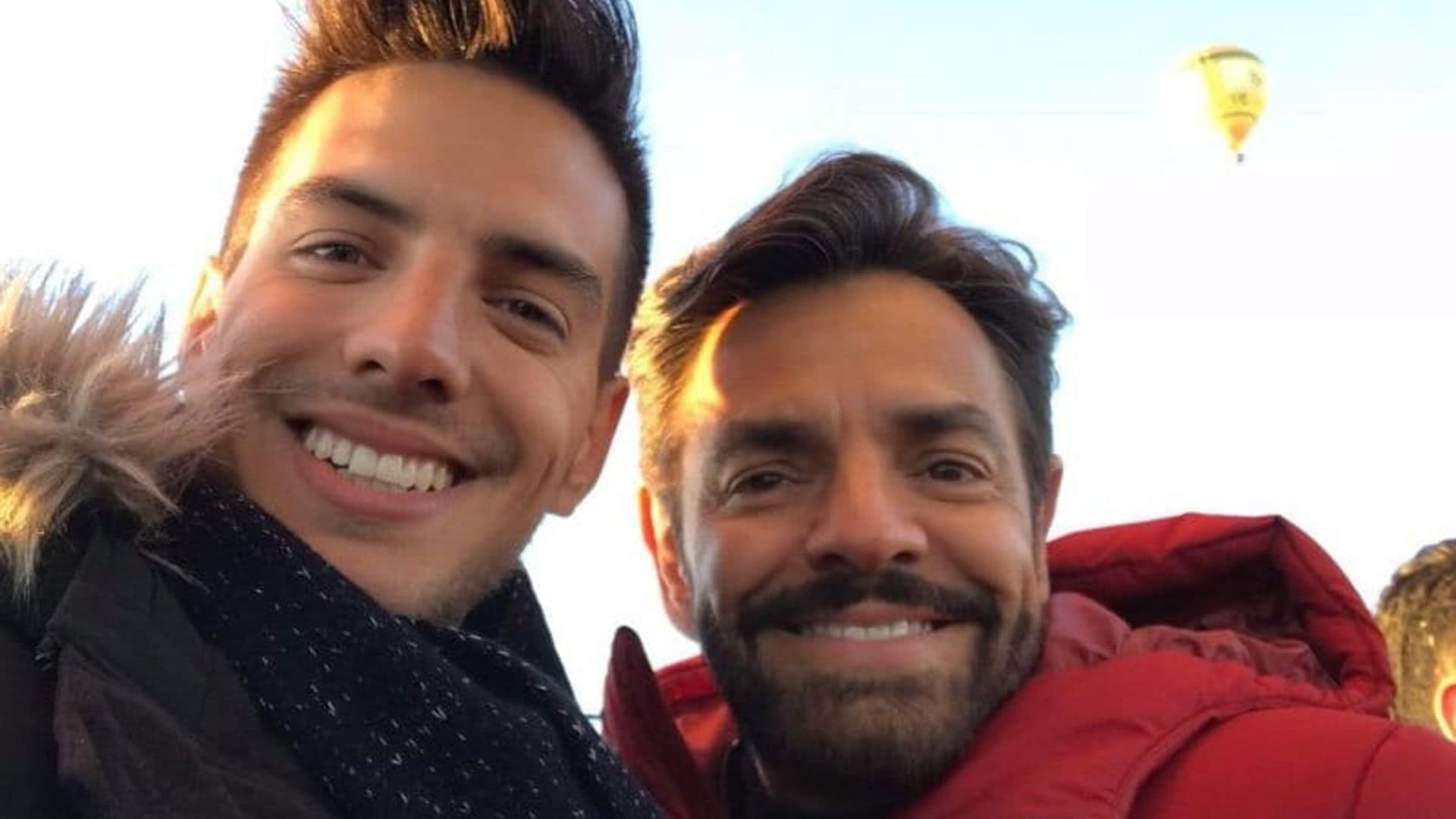 ¡Qué ritmo! Ahora es Eugenio Derbez quien le sigue los pasos a su hijo Vadhir