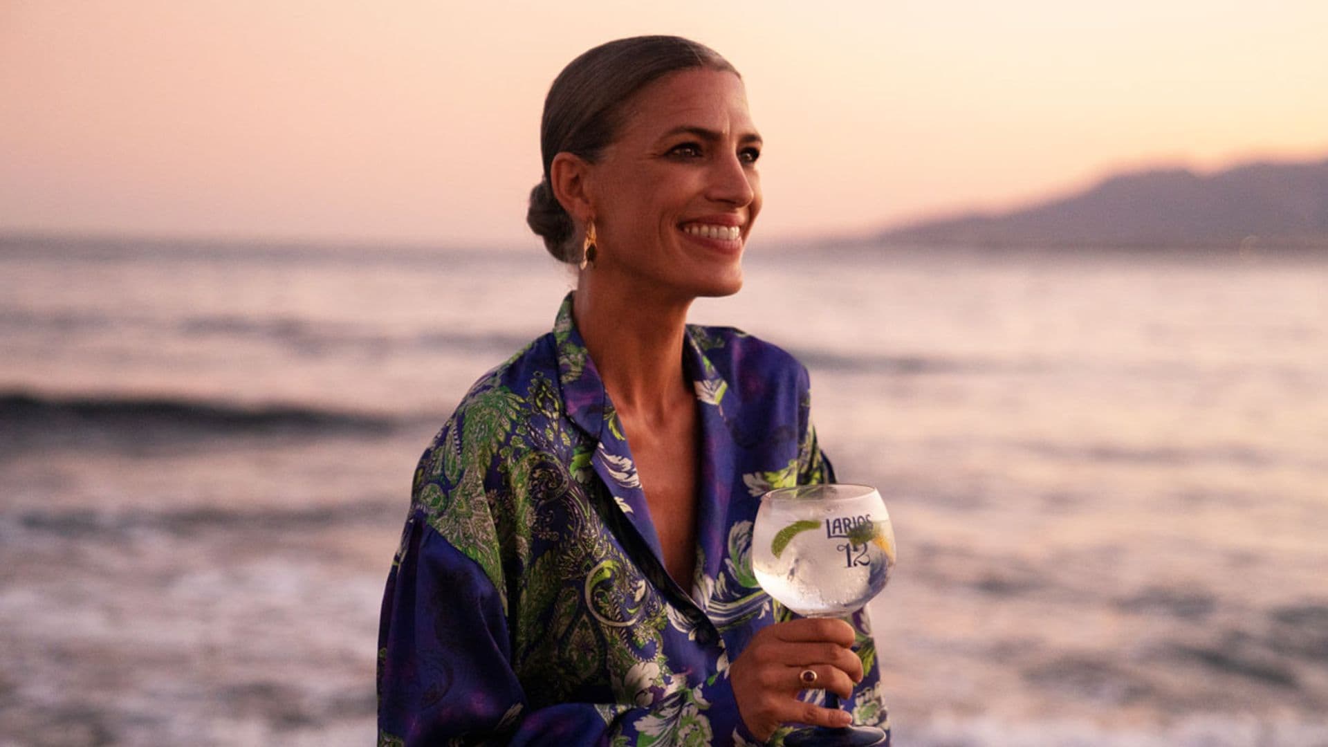 Laura Sánchez, Inma Cuesta y Kira Miró disfrutan de la música de Los Secretos y un atardecer de ensueño en el Balneario de Málaga