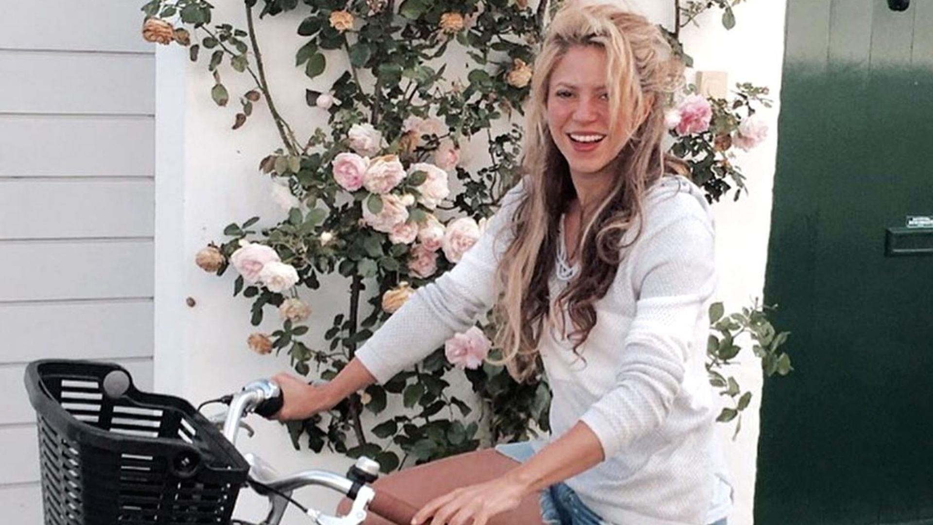 '¡Con esta bici seguro que no llego hasta el Tayrona!': el paseo nocturno de Shakira que se ha vuelto viral