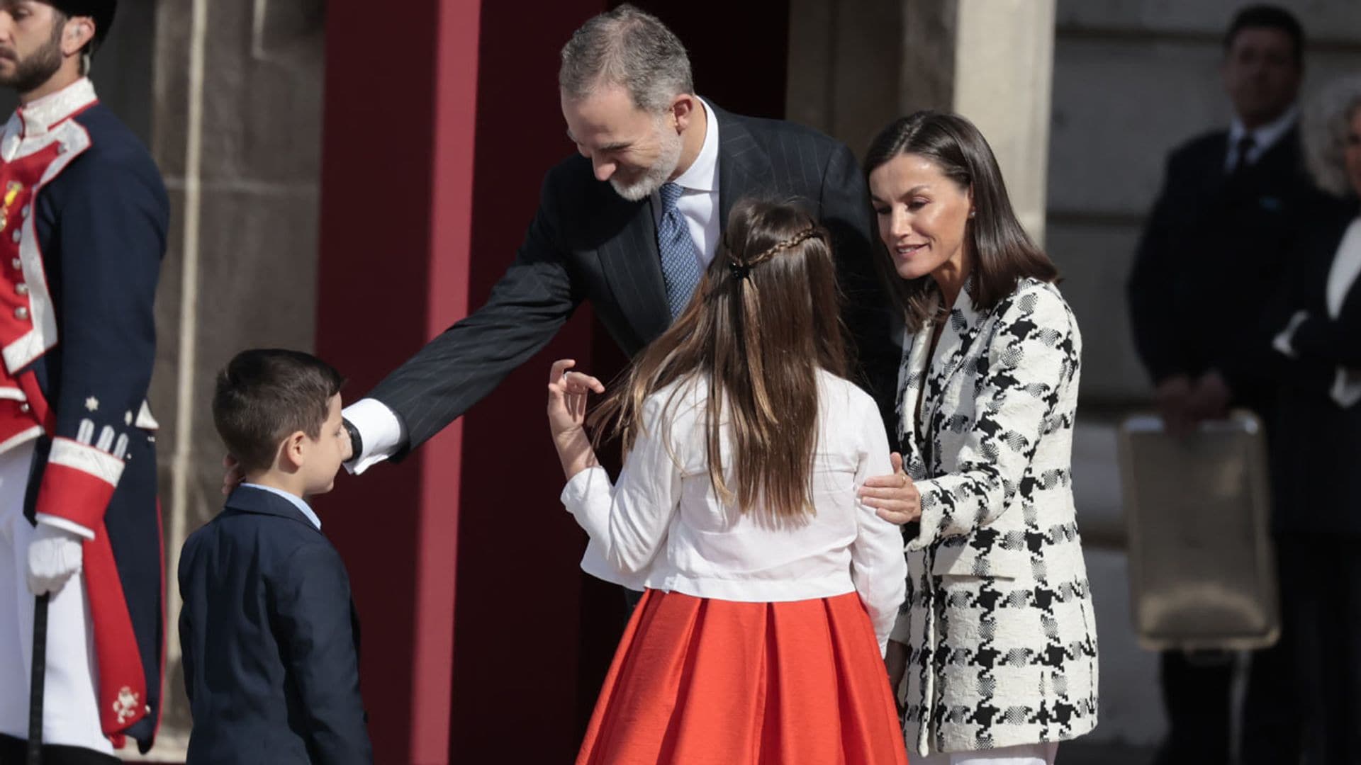 Los Reyes abren el Palacio Real para celebrar la gran fiesta de la Policía Nacional