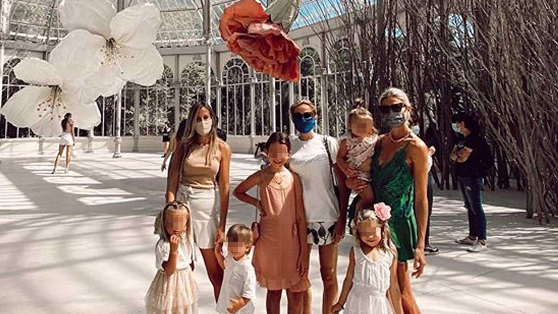 Carla Pereyra: flores, un palacio... y mucho arte, el perfecto plan con sus hijas