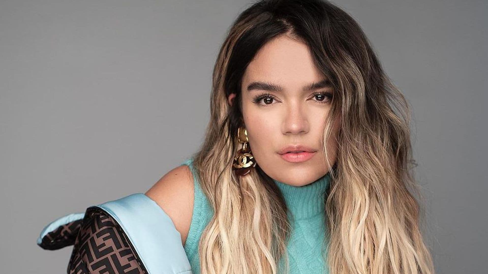 Karol G reveló que su principal truco de belleza no tiene que ver con maquillaje ¡y es gratis!