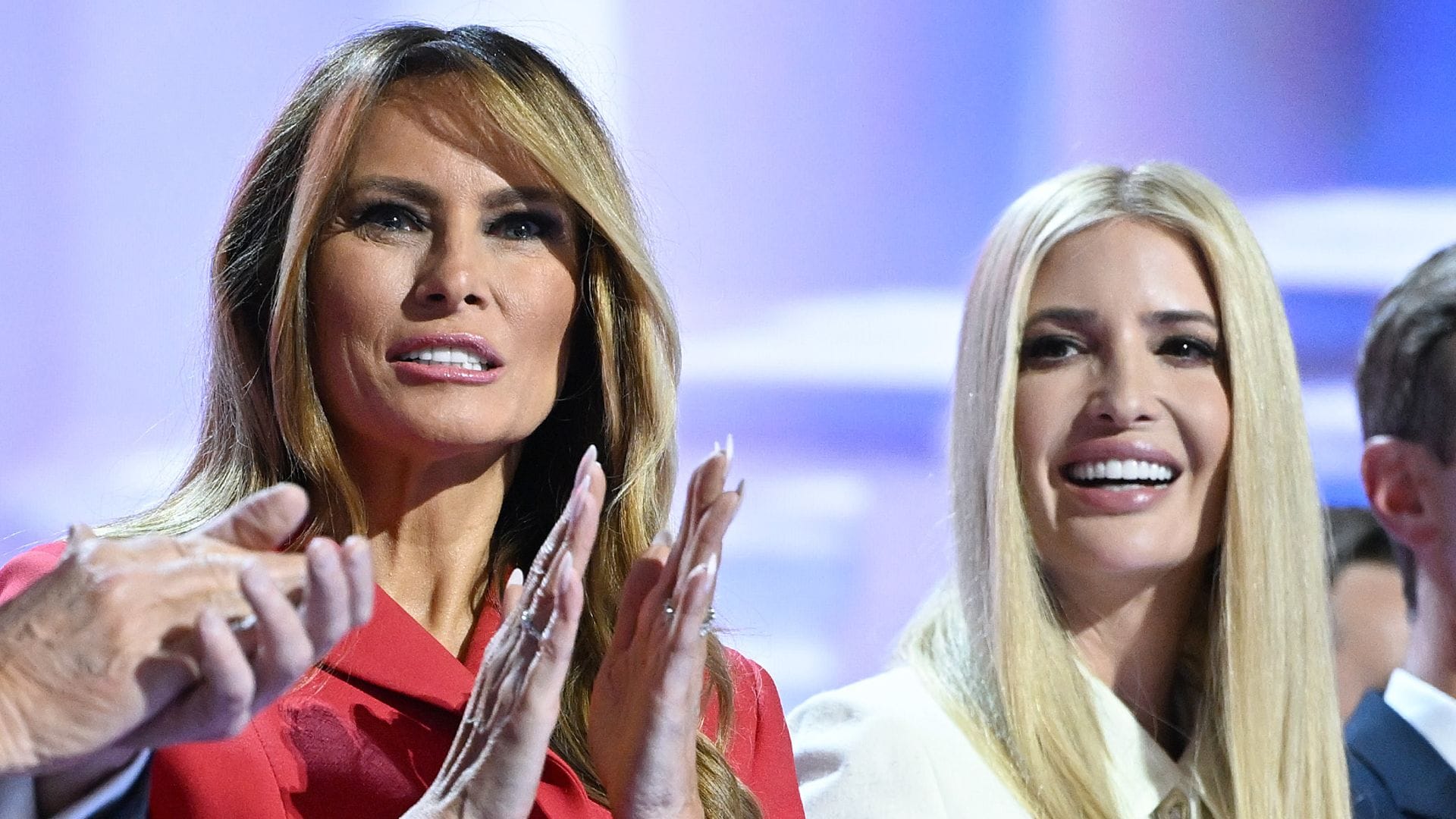 En impecables atuendos, Melania e Ivanka Trump unen fuerzas en apoyo de Donald Trump