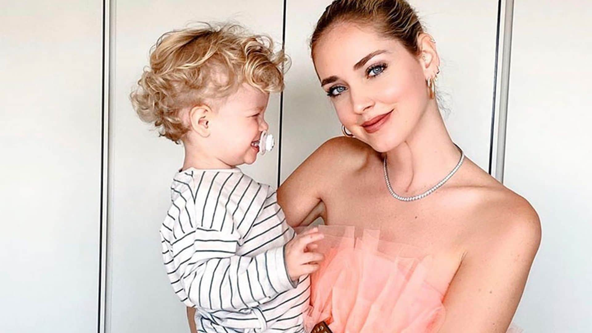 ¡Igualito que mamá! Chiara Ferragni y su hijo comparten este básico del armario