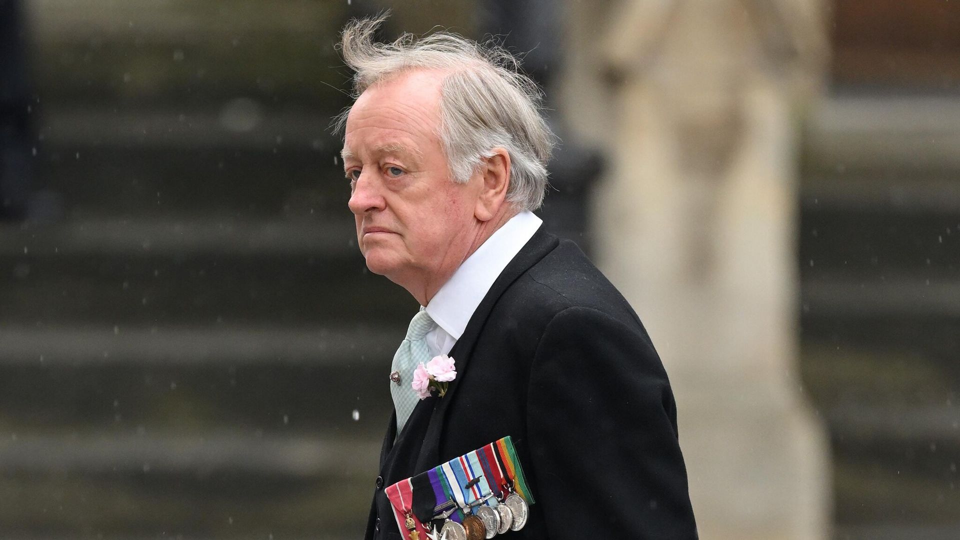 Andrew Parker Bowles, exesposo de la reina Camilla, presente en la coronación del rey Carlos III