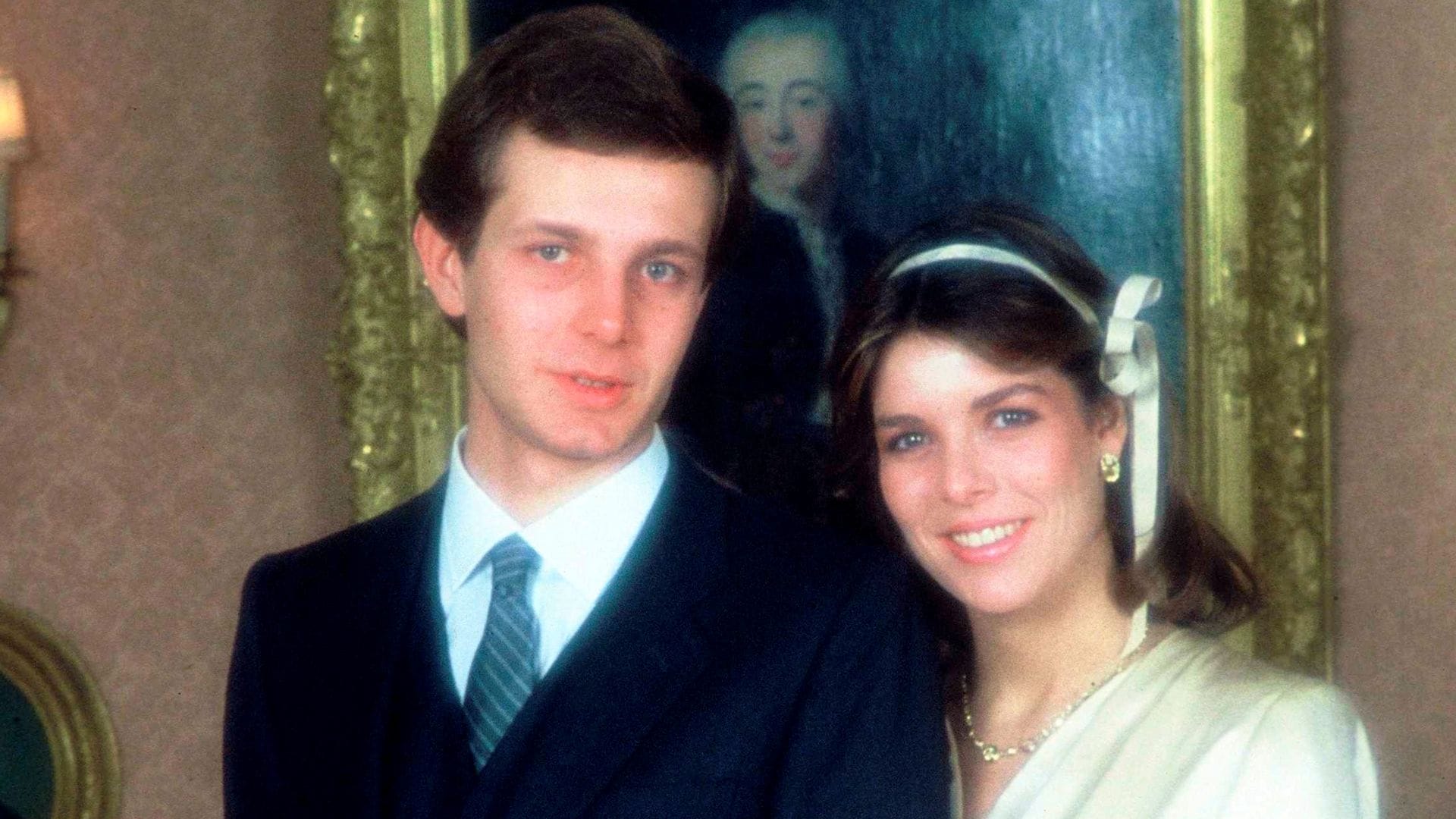 El innovador vestido 'wrap' de Carolina de Mónaco en su íntima boda con Stefano Casiraghi hace 41 años