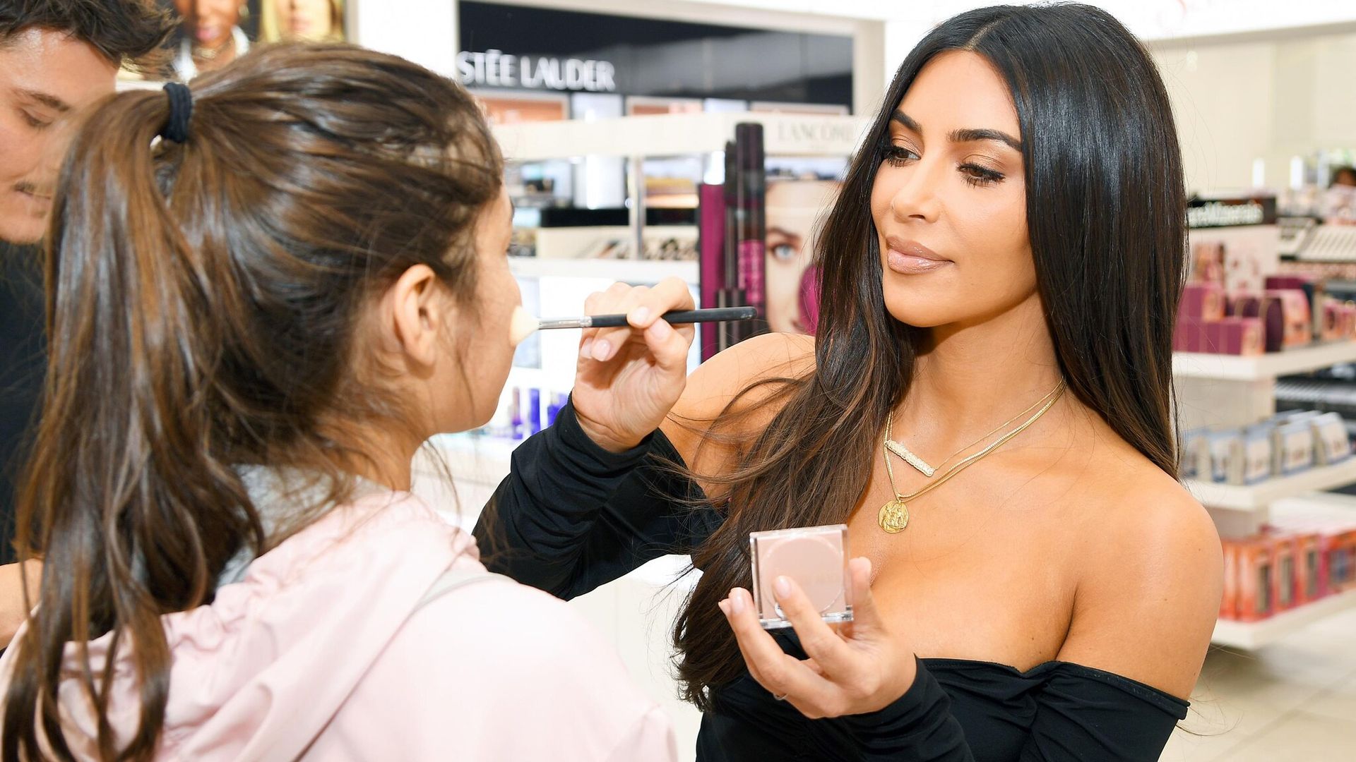 ¡Solo 5 minutos! te separan de un contouring como el de Kim Kardashian