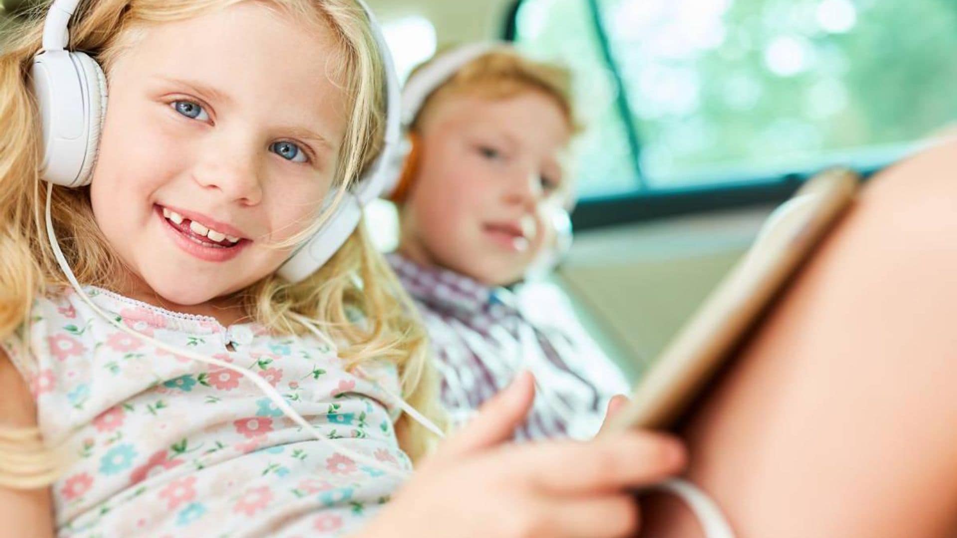 Sí, los audiolibros son la herramienta perfecta para fomentar la lectura de los niños