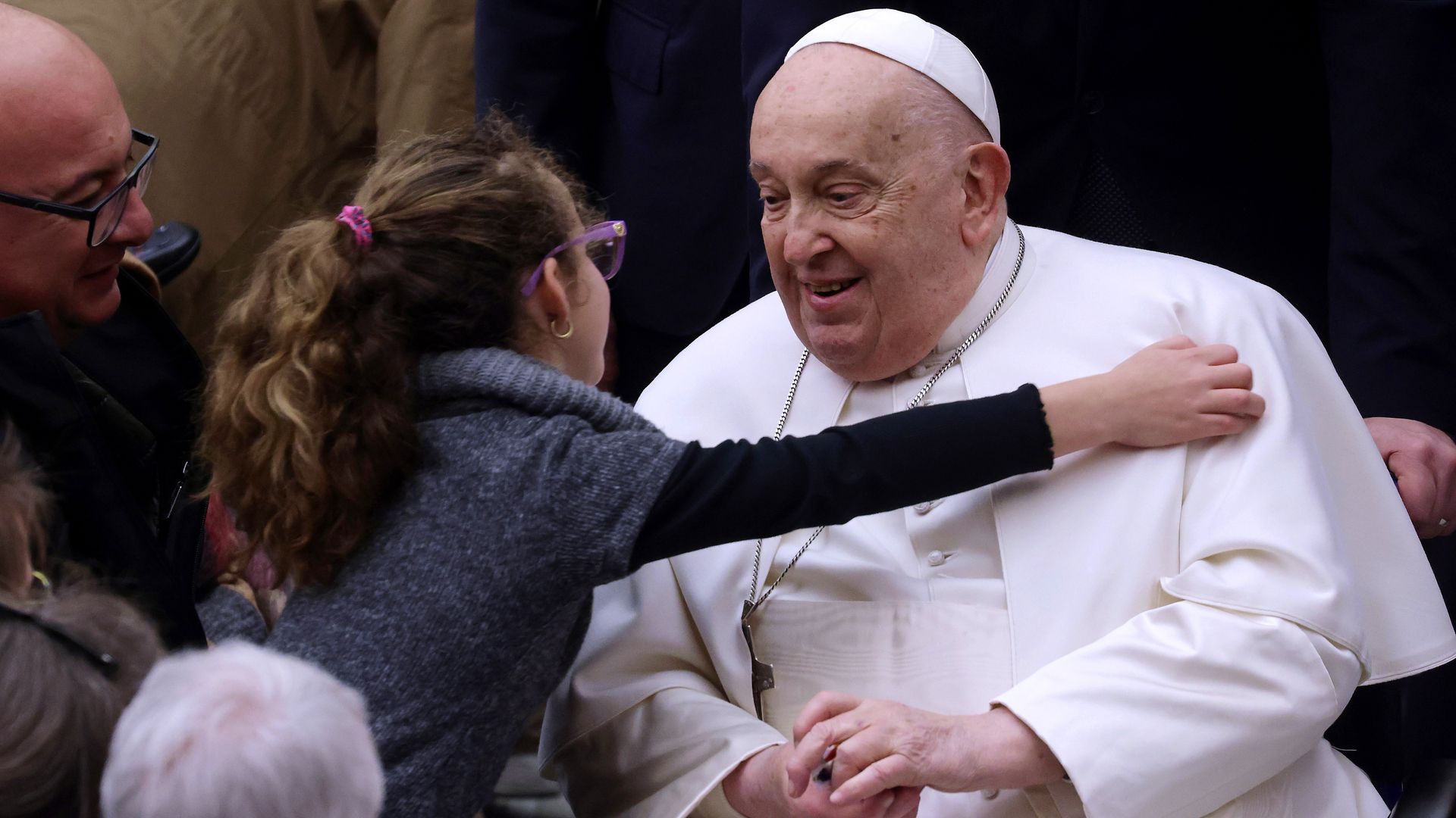 Última hora sobre el estado de salud del papa Francisco, que experimenta una leve mejoría