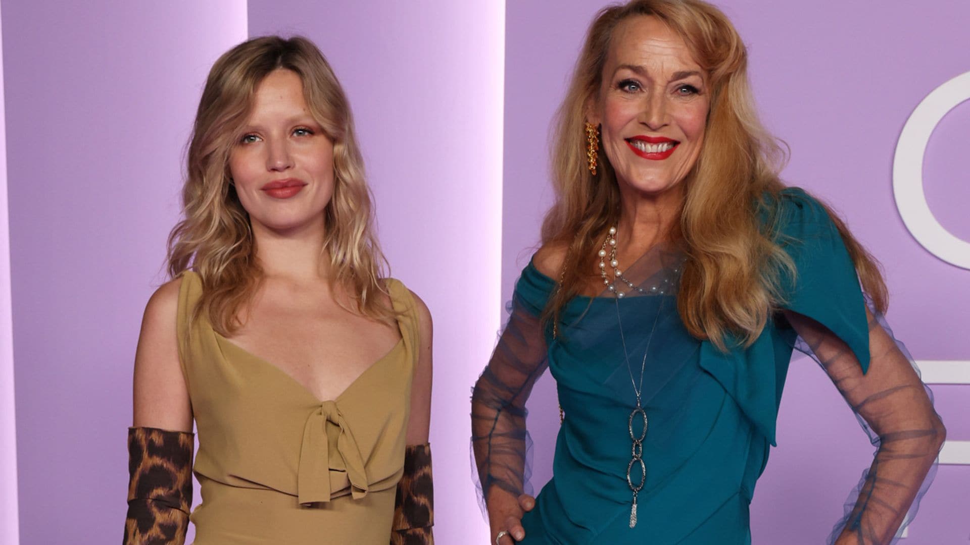 Jerry Hall, la mejor compañía de su hija, Georgia May Jagger, en los 'Green Carpet Fashion Awards'