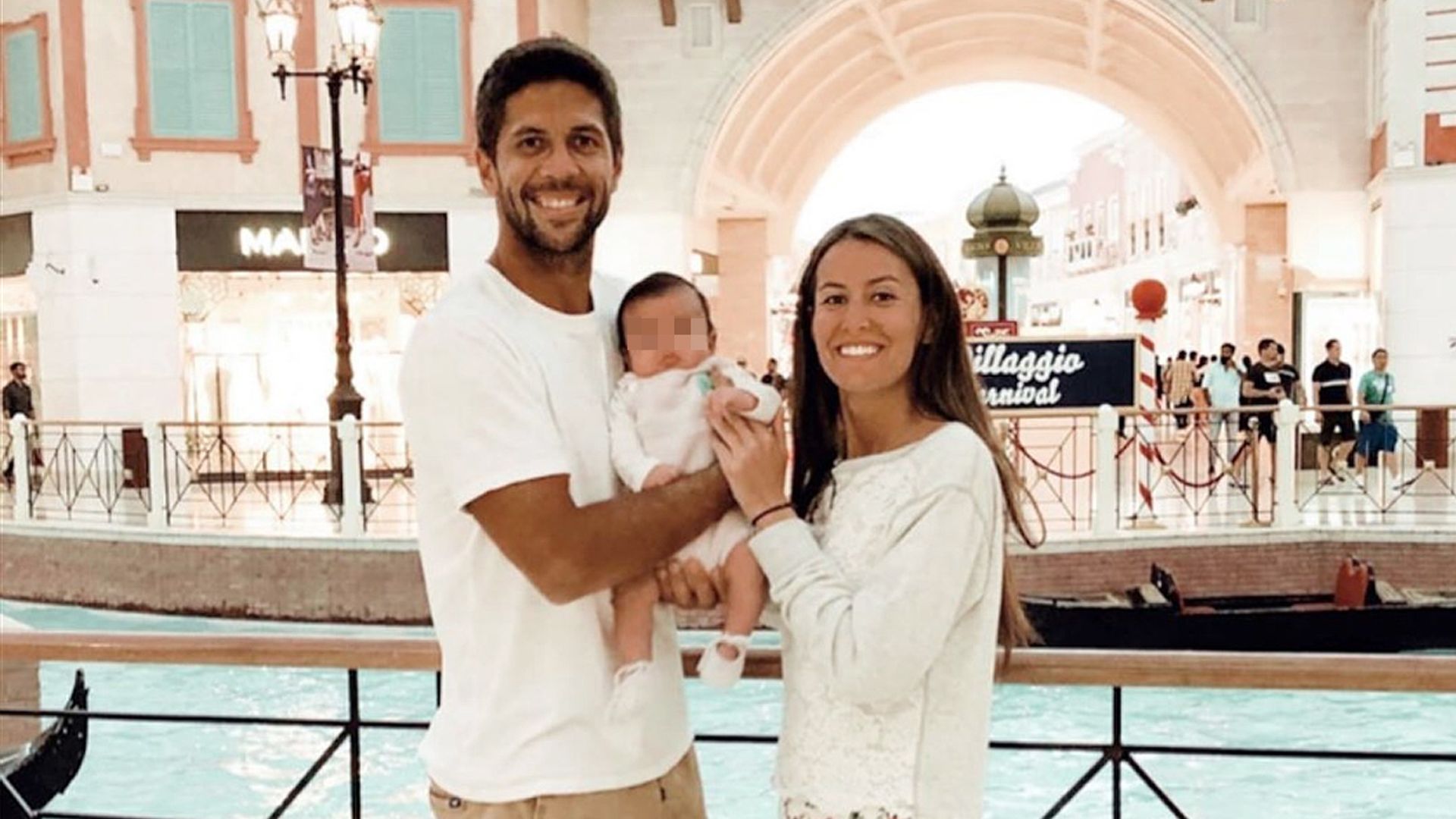 París, Doha, Holanda... El hijo de Ana Boyer y Fernando Verdasco ya es un 'trotamundos'