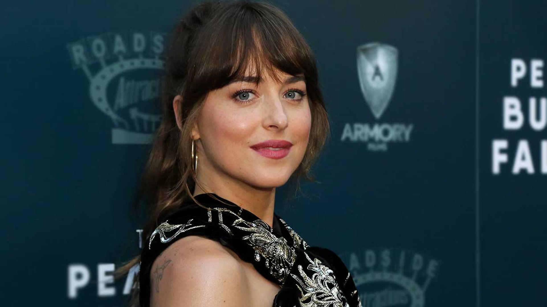 Dakota Johnson reaparece entre rumores de reconciliación con Chris Martin