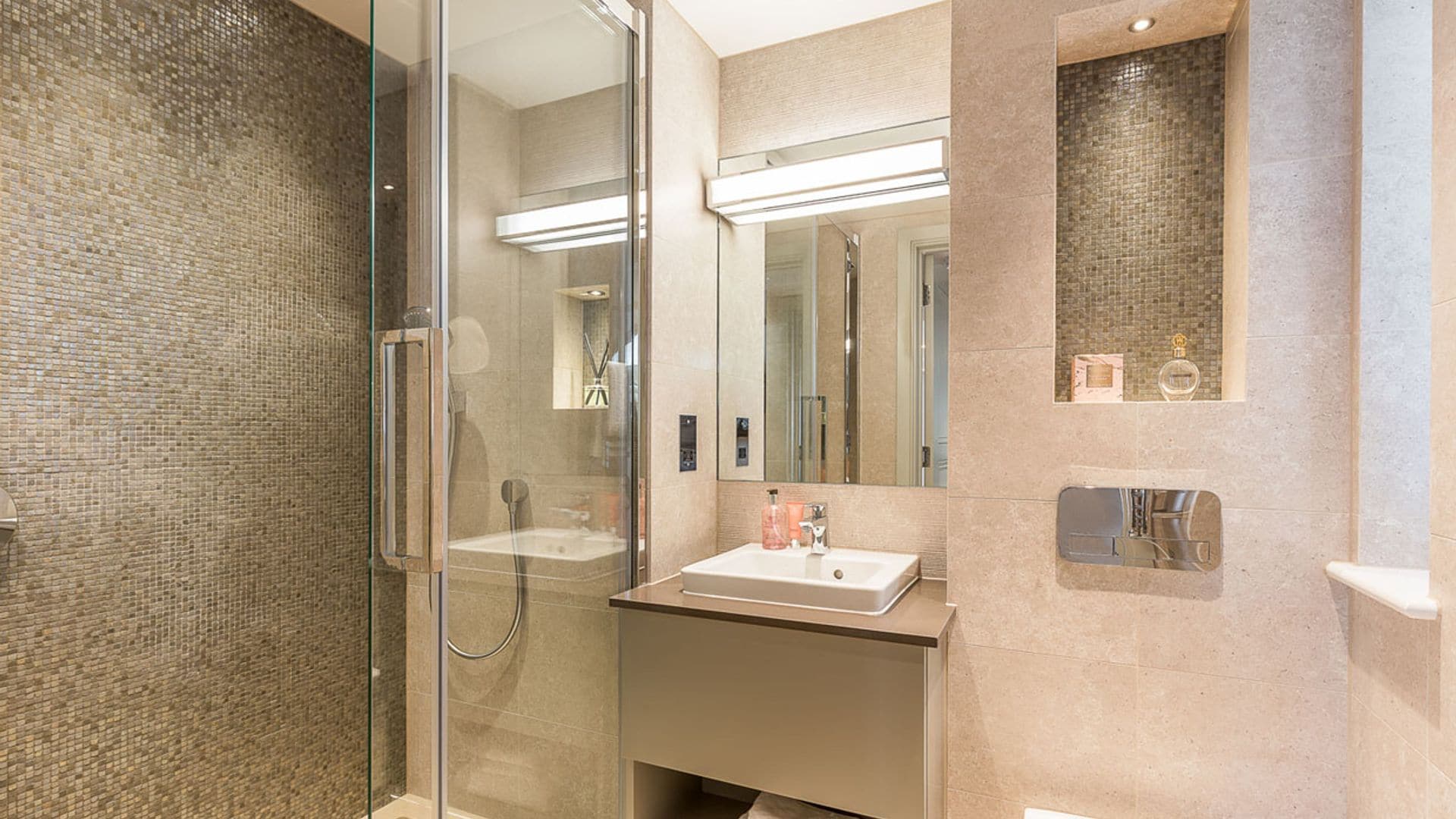 Lo que debes saber para iluminar de forma acertada el cuarto de baño